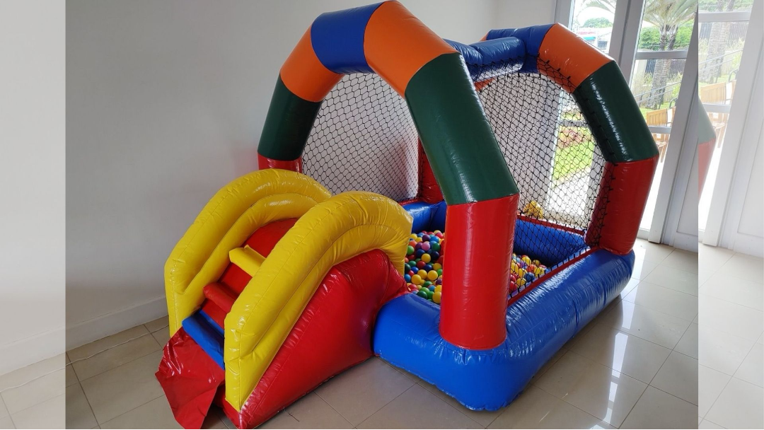 Piscina de Bolinhas com Escorregador Infantil