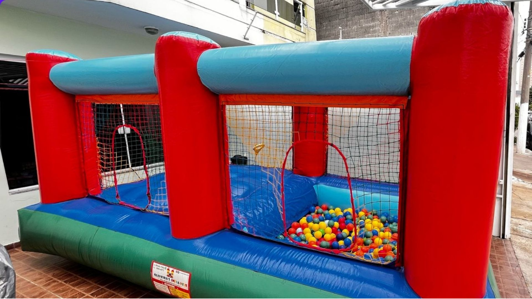 Pula Pula com Piscina de Bolinhas para Festas